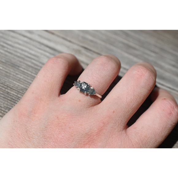 Raw Sapphire Ring, unique Engagement Ring, Uncut gemstone Ring, Montana - Picture 5 of 6